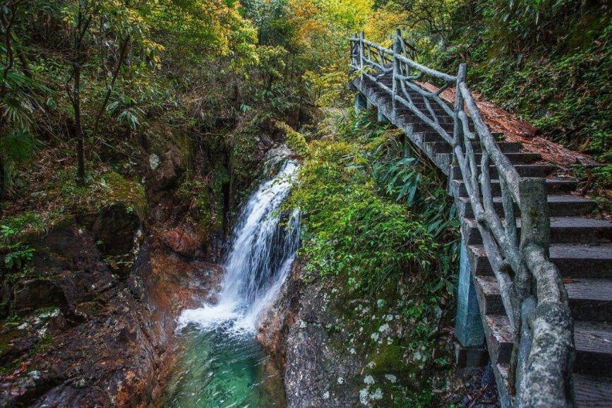 逃离广阔的山川